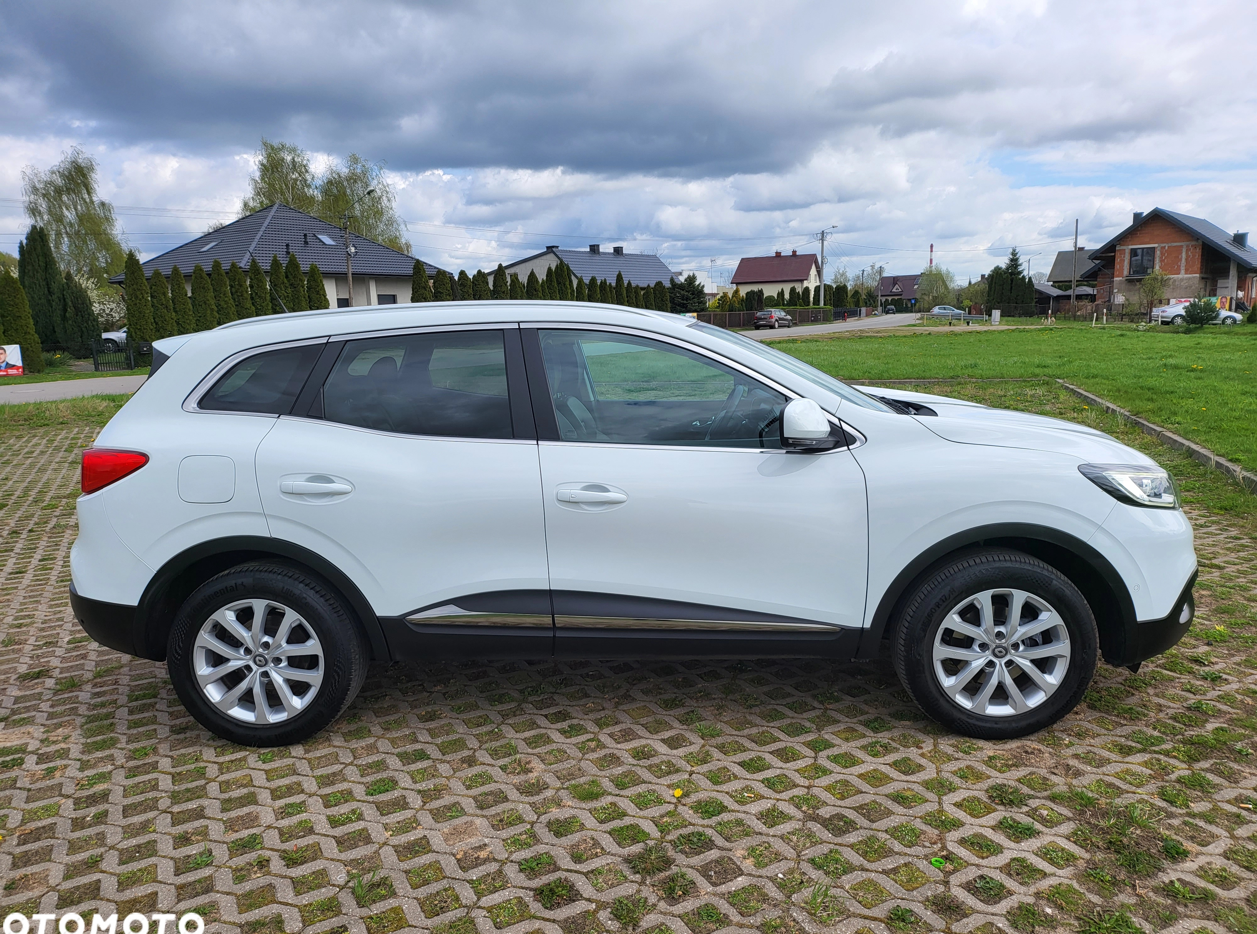 Renault Kadjar cena 48909 przebieg: 198000, rok produkcji 2016 z Sieradz małe 781